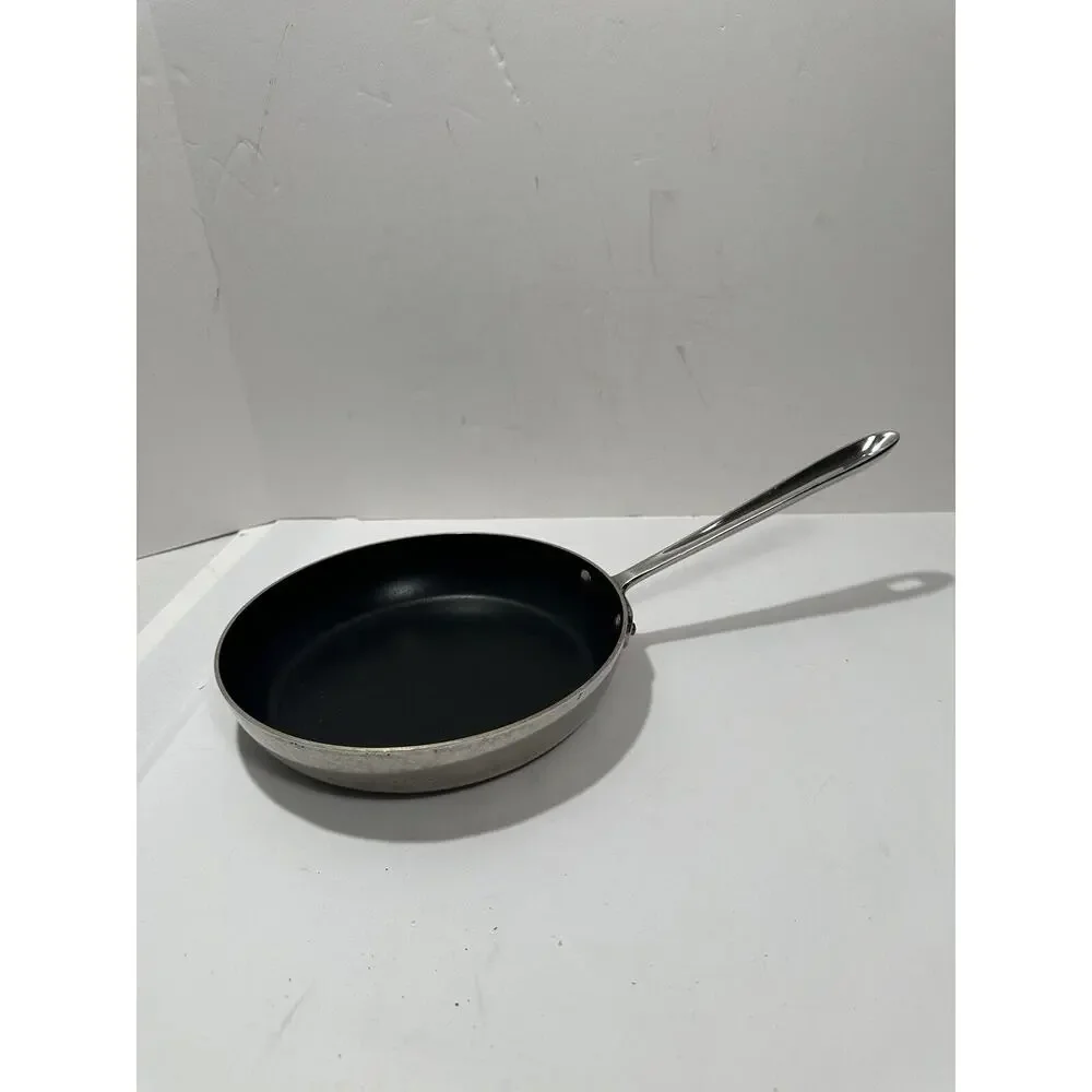 All-Clad Nonstick‎ Frying Pan 9.5” Wide Fry Pan Long Handle Used. See Pictures